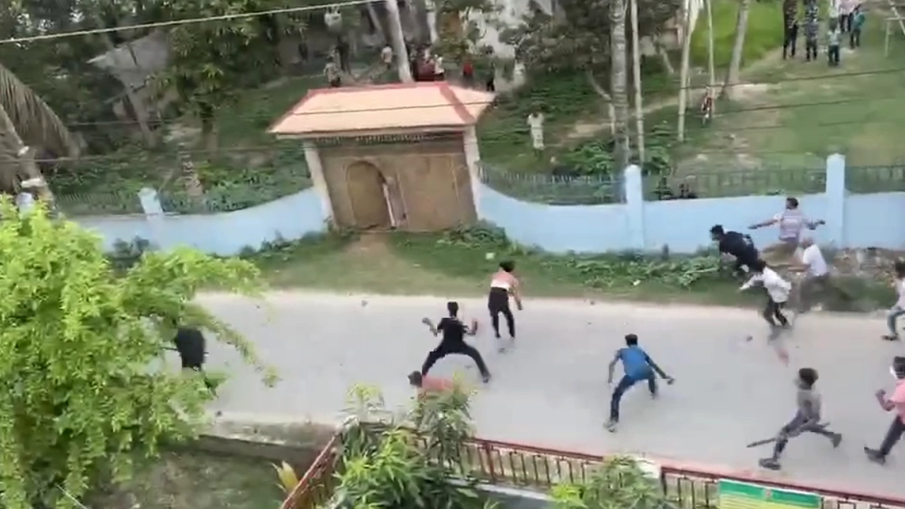 মেলা নিয়ে জামায়াত-বিএনপির সংঘর্ষে আহত ১১