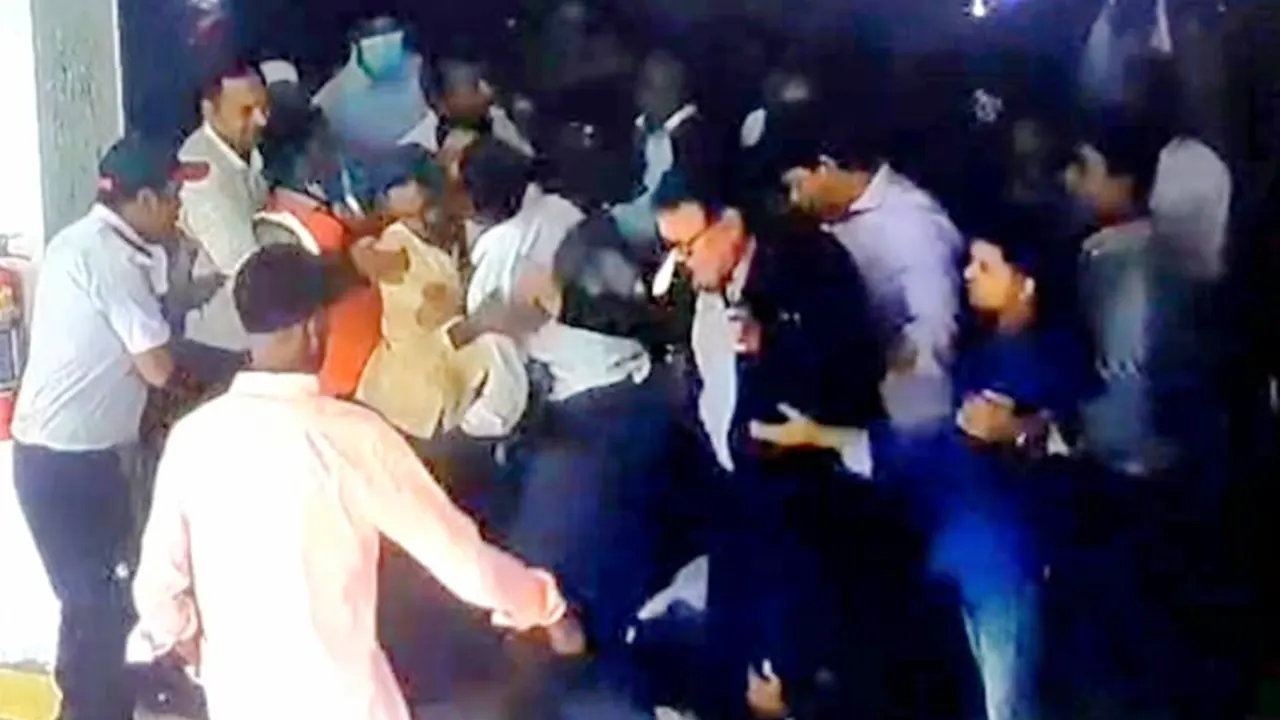 জানা গেল কেন জাতীয় বিশ্ববিদ্যালয়ের উপাচার্যের ওপর হামলা