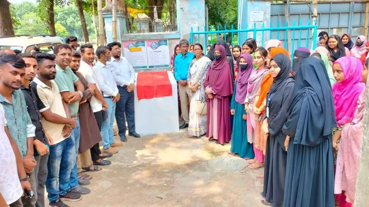 ৩টি হলের নাম পাল্টাল এডওয়ার্ড কলেজ