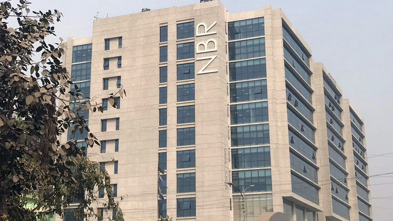 এনবিআর কর্মকর্তাদের আন্দোলন অব্যাহত, অর্থ মন্ত্রণালয়ের ব্যাখ্যা প্রত্যাখ্যান