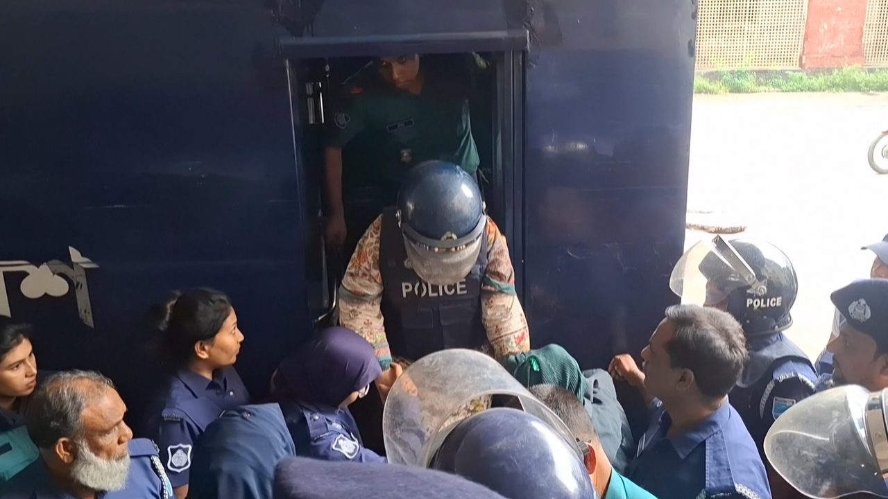 মানিকগঞ্জের আদালতে মমতাজ