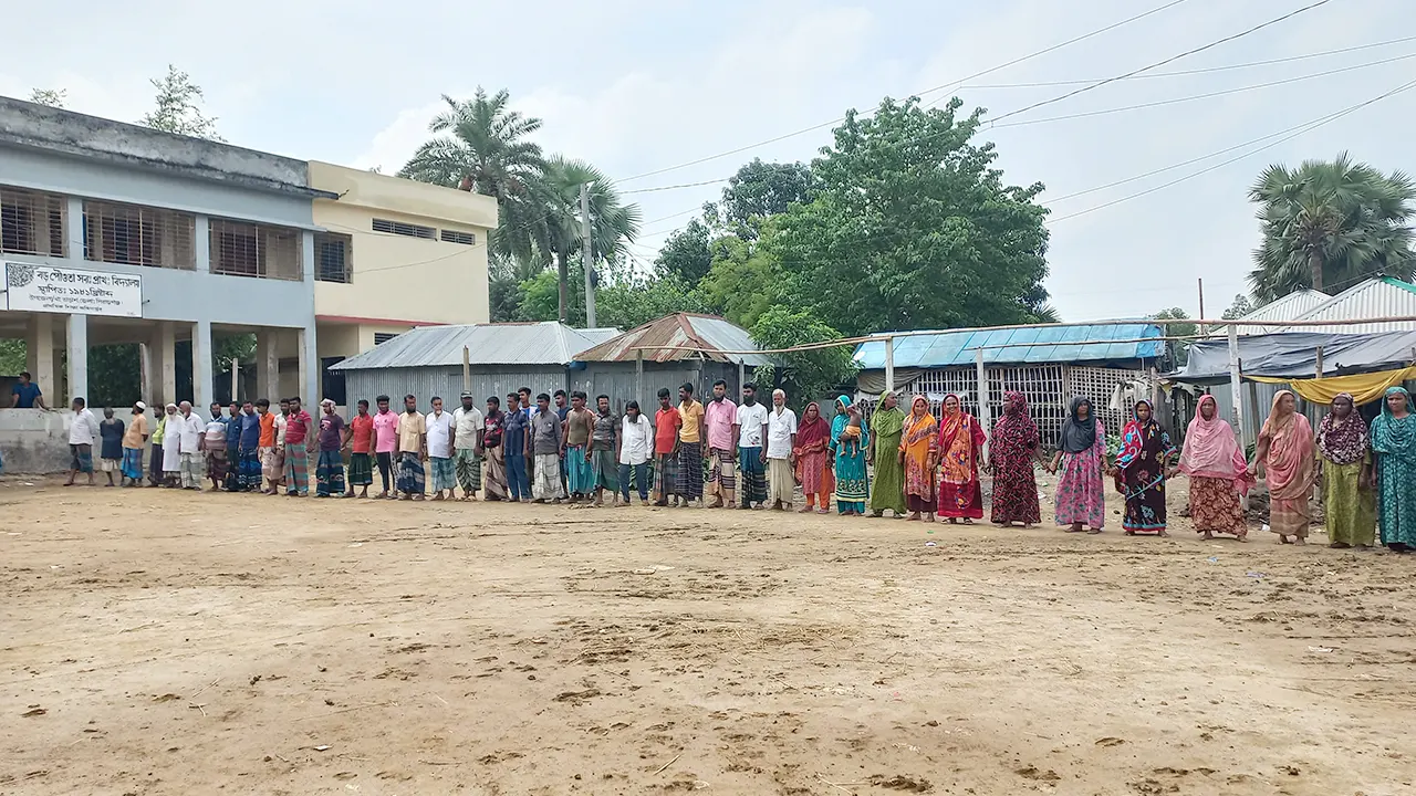 আশ্রয়ণের জায়গায় দোকান, উচ্ছেদের দাবি বাসিন্দাদের