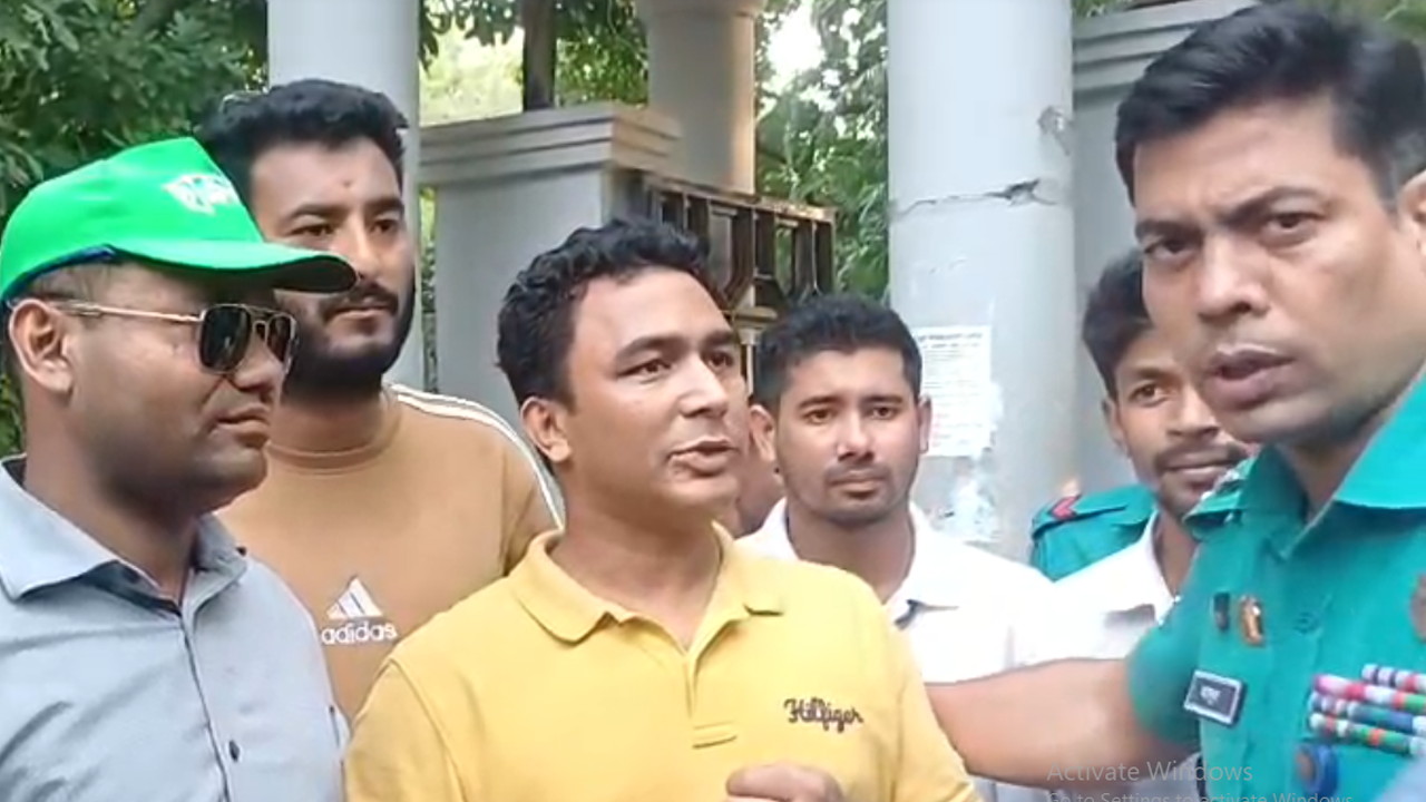 ছাত্রদলের কর্মসূচি থেকে ছাত্রলীগ নেতা আটক