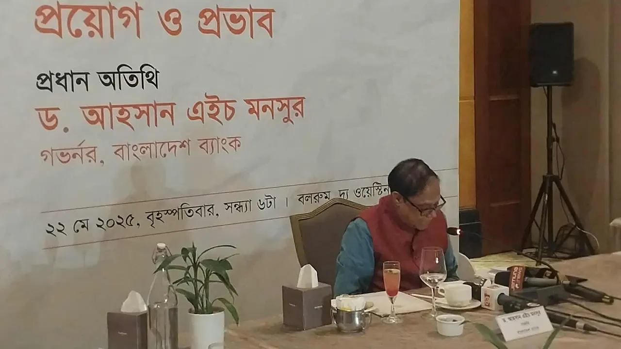 ব্যাংকে ব্যাংকে পুলিশ পাঠিয়ে ডলার বাজার নিয়ন্ত্রণ আর নয় : গভর্নর