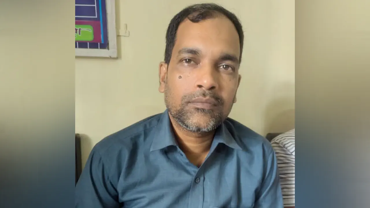 বই চুরির মামলায় অ্যাকাডেমিক সুপারভাইজার গ্রেপ্তার