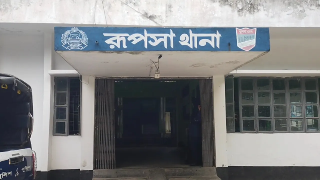 পরকীয়া প্রেমিককে কুপিয়ে হত্যা করল স্বামী