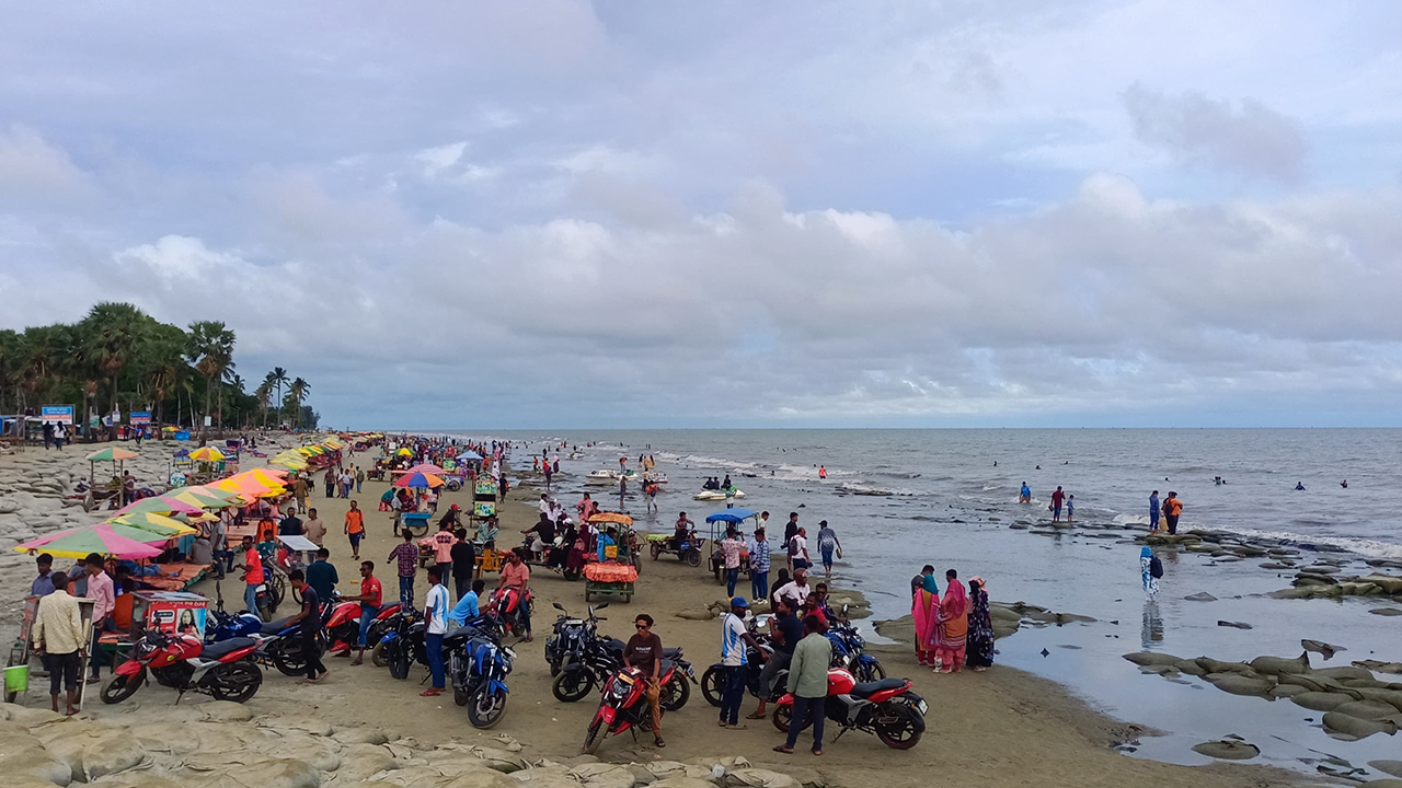 উপকূলে ভ্যাপসা গরম, পায়রায় তিন নম্বর সংকেত