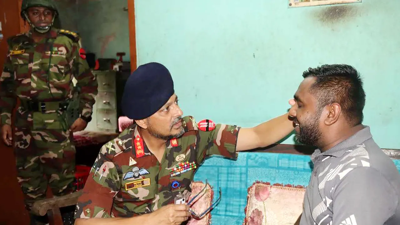 বগুড়ায় জুলাই যোদ্ধাদের পাশে সেনাবাহিনী