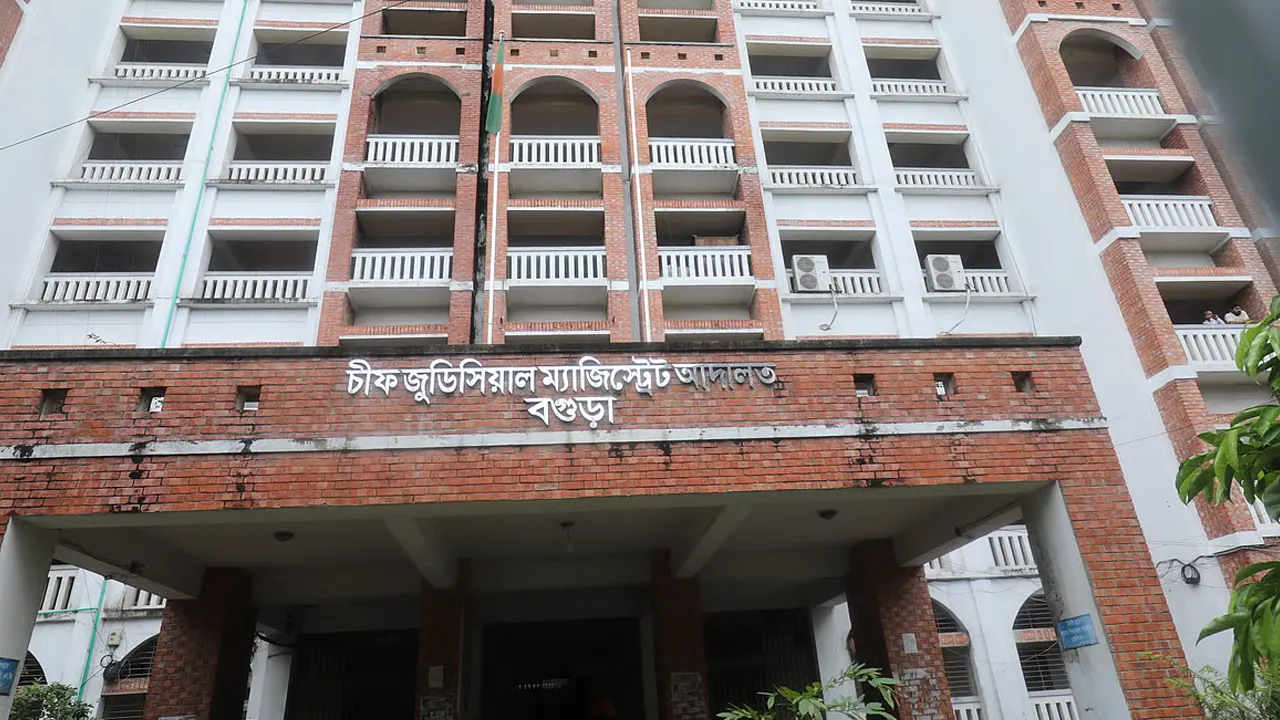 দুদকের সাবেক ৩ চেয়ারম্যানসহ চারজনের বিরুদ্ধে মামলা