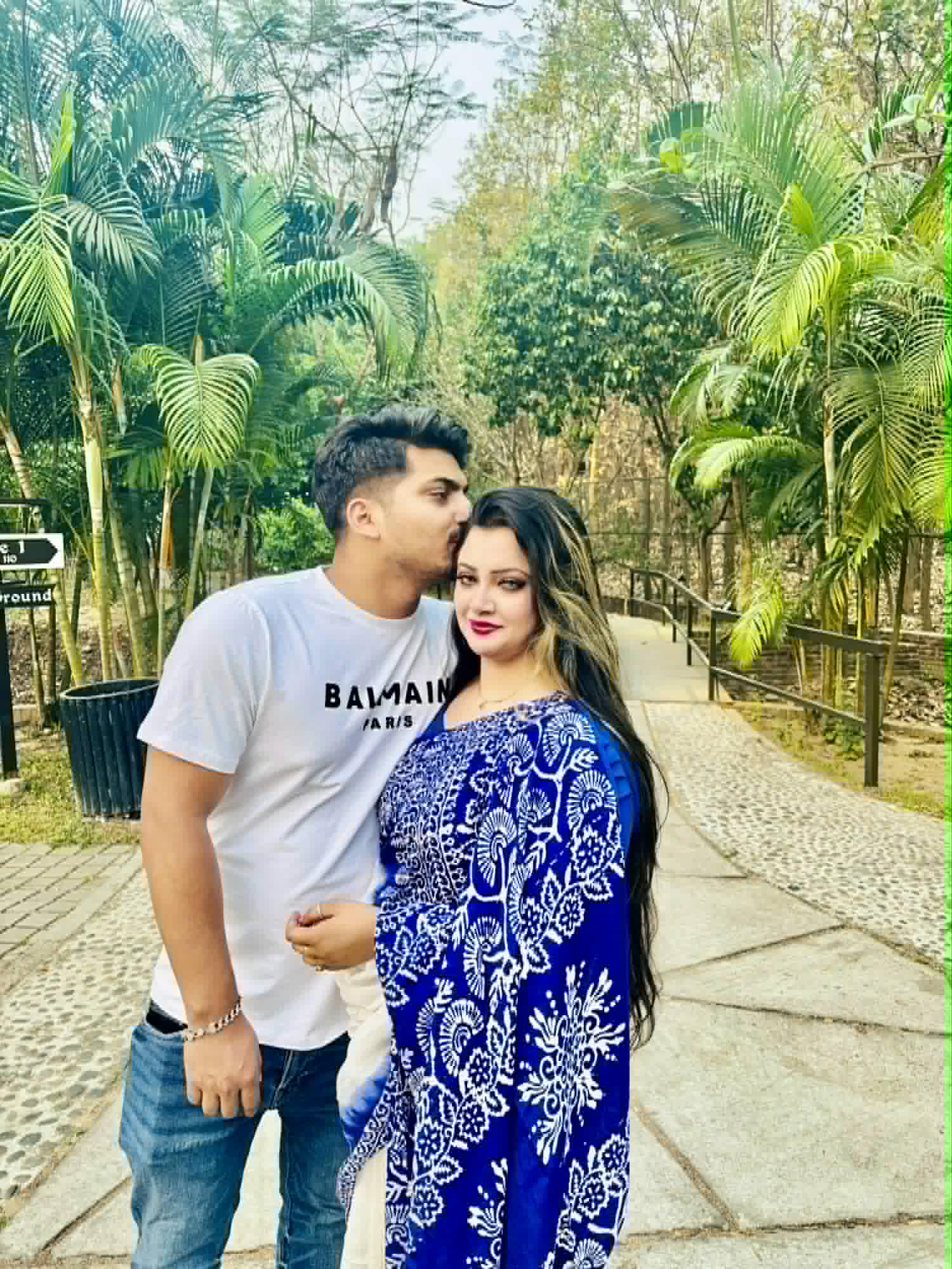 স্বামীর সঙ্গে সুবাহ। ছবি: সংগৃহীত