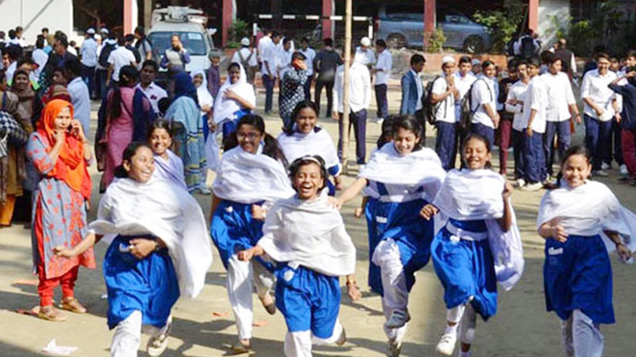 দীর্ঘ ছুটিতে যাচ্ছে শিক্ষাপ্রতিষ্ঠান