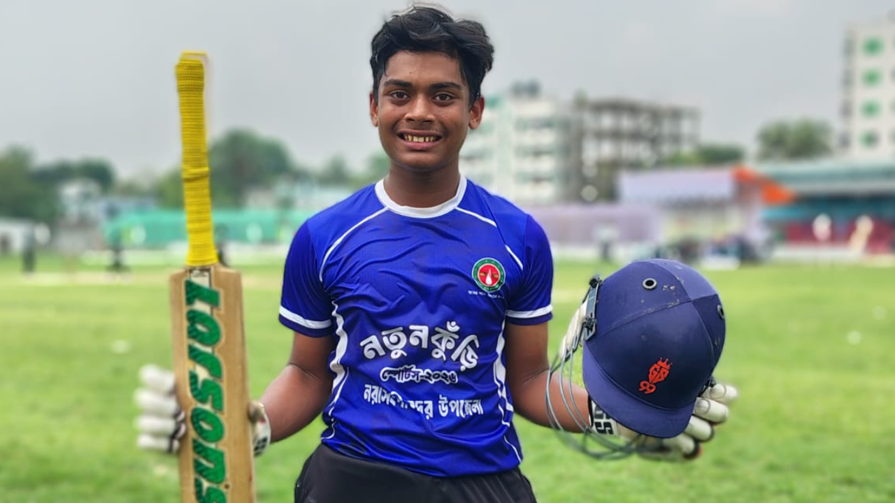 ৩২ বলে ১০৮! নরসিংদীতে তরিকুল পরশের ব্যাটে রানের টর্নেডো