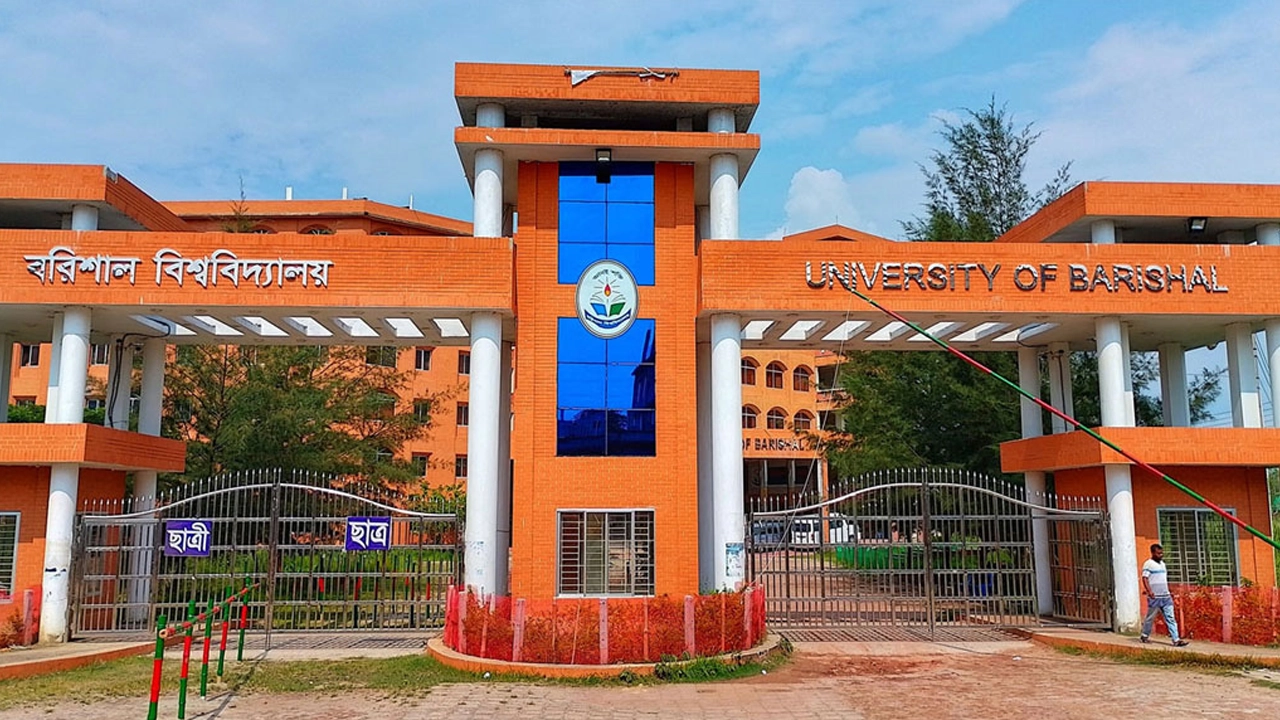 শাটডাউনে বরিশাল বিশ্ববিদ্যালয়, উপাচার্যকে অবাঞ্ছিত ঘোষণা