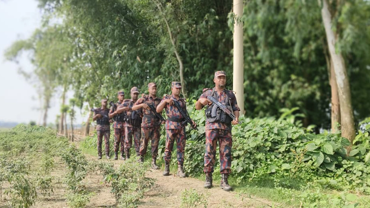 জামালপুরের ৭২ কিলোমিটার সীমান্ত এলাকায় বিজিবির বাড়তি টহল। ছবি : এশিয়া পোস্ট